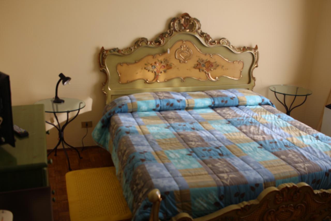 Hotel Ristorante Vittoria Santhià Buitenkant foto