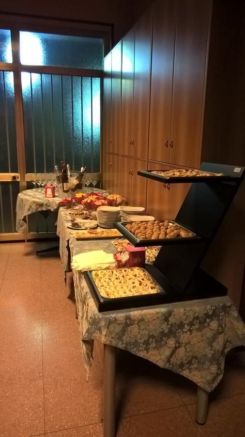 Hotel Ristorante Vittoria Santhià Buitenkant foto