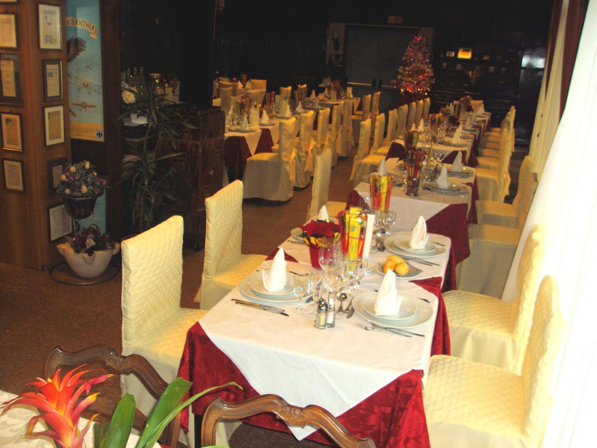Hotel Ristorante Vittoria Santhià Buitenkant foto