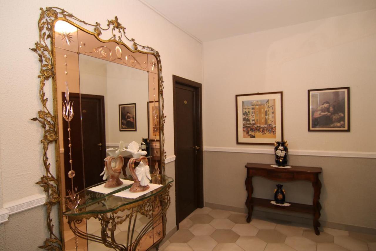 Hotel Ristorante Vittoria Santhià Buitenkant foto