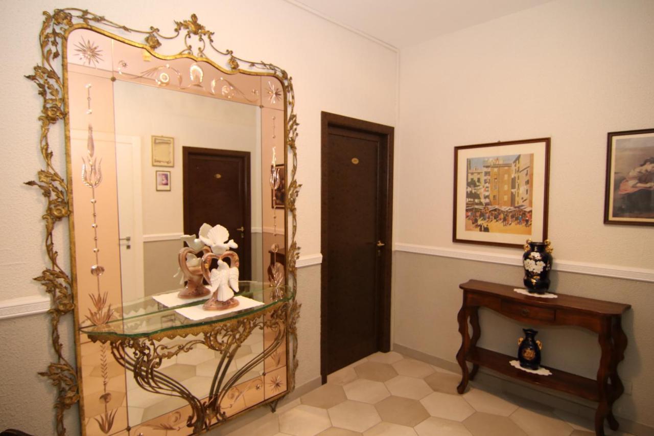 Hotel Ristorante Vittoria Santhià Buitenkant foto
